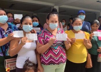 Entrega del programa Bono Social a beneficiarios en Chiquimula.