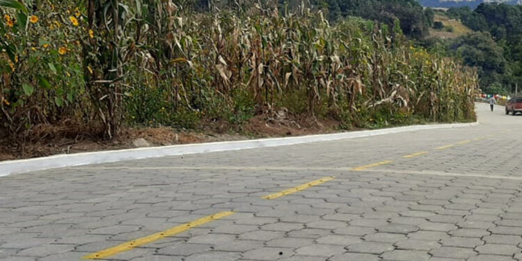 Mejoramiento de camino rural favorece el progreso de Santa Cruz Balanyá