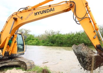 Comienza rehabilitación de carretera y construcción de puente en Izabal