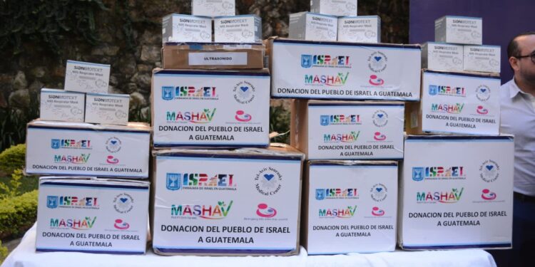 Embajada de Israel entrega equipo y suministros médicos al San Juan de Dios