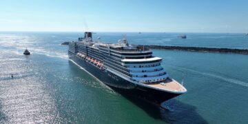 Dan la bienvenida a turistas del crucero Zuiderdam