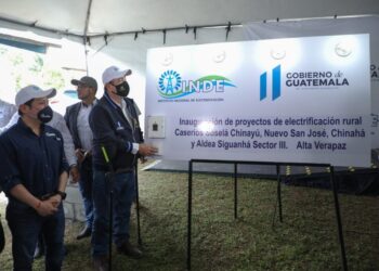 Inauguración de proyectos de electrificación rural en Alta Verapaz.
