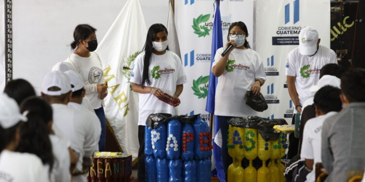 Guatemala cuenta con más de 38 mil 500 Guardianes Ecológicos