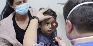 Realizan tamizajes para la prevención de la retinopatía. /Foto: MSPAS