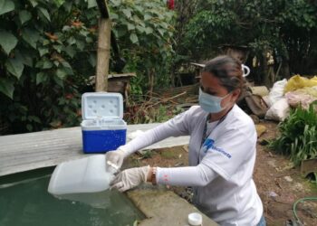 Verifican la calidad del agua en Santa Rosa. /Foto: MSPAS