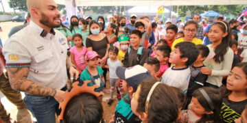 Niños y adolescentes de Mixco participan en actividades recreativas