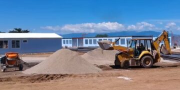 Avanza construcción de escuela Bicentenario en San Antonio La Paz