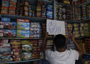 Comparten recomendaciones ante el uso de pirotecnia. /Foto: Archivo