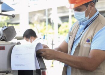 Personal de la Diaco realiza verificaciones en estaciones de combustible..