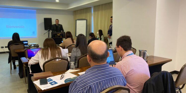 Discuten sobre plan de acción de Política Migratoria