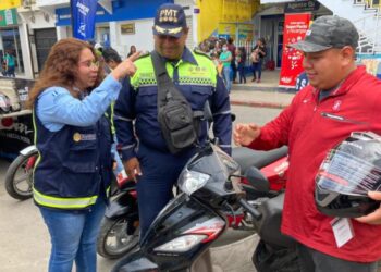 Programa Motorista Responsable otorga cascos a conductores en Jalapa