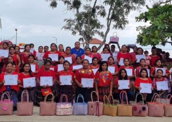 Mineduc reconoce competencias laborales de emprendedoras en El Estor