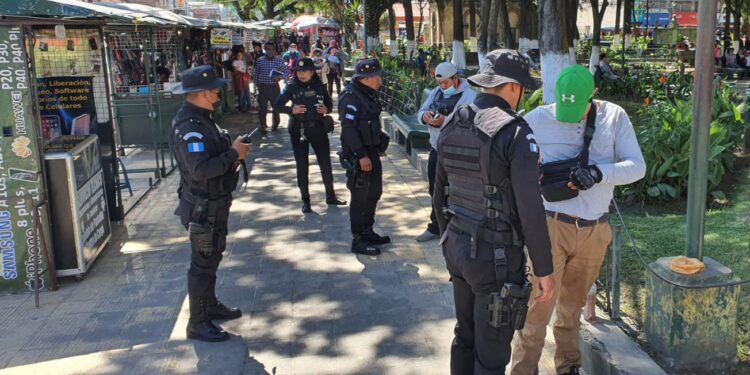 PNC incrementa seguridad en Xela