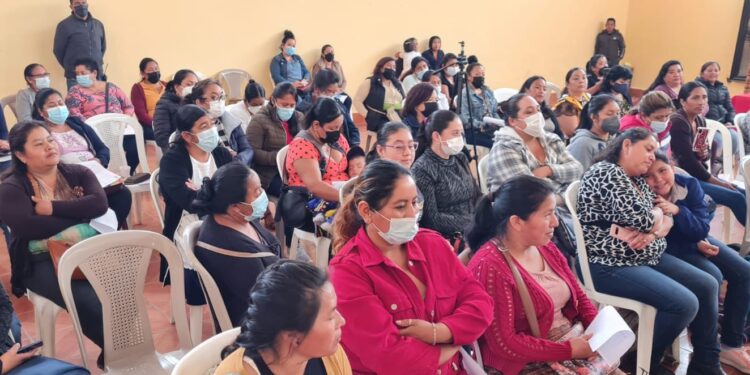 Dotación de equipo coadyuva a la capacitación técnica de mujeres huehuetecas