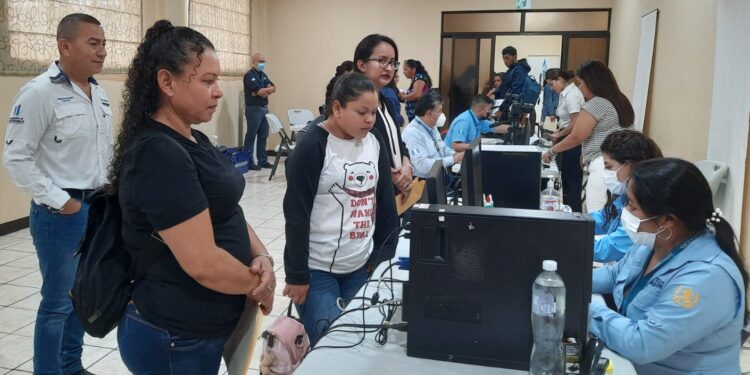 Comienza jornada móvil de pasaportes en Cuilapa