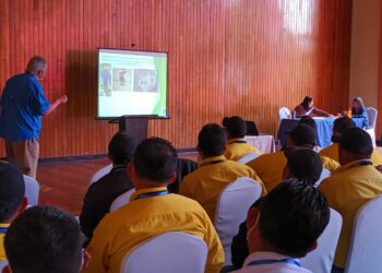 Capacitan a 216 empresas sobre manejo de plaguicidas