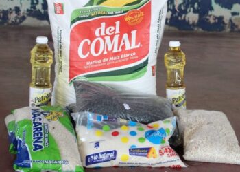 Vecinos de Guastatoya reciben ayuda alimentaria