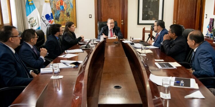 Presidente conoce avances del Ministerio de Energía y Minas