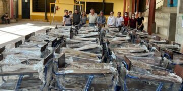Zacapa recibe 2 mil escritorios escolares