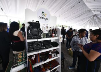 Entregan 30 nuevos distintivos de Sello Blanco a emprendedores guatemaltecos