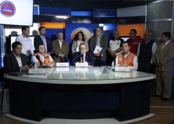 Gobernante brinda detalles del avance del fenómeno tropical Lisa