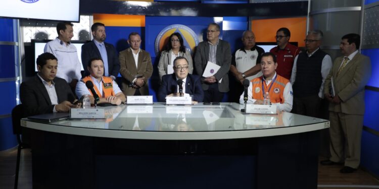 Gobernante brinda detalles del avance del fenómeno tropical Lisa