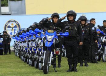 Fortalecen operaciones de la PNC con entrega de motocicletas y autopatrullas