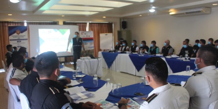 60 agentes reforzaron sus conocimientos para la atención a menores. /Foto: PNC