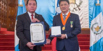 Conred entrega Medalla de Servicios Meritorios al embajador de la República de China (Taiwán), Li-Cheng Cheng