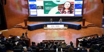 Guatemala comparte logros sobre profesionalización del servidor público durante encuentro