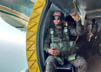 Ejército inicia curso básico de paracaidismo