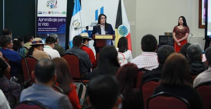 Promueven acciones para fortalecer la educación bilingüe intercultural