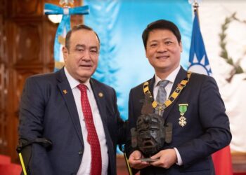 Presidente entrega Orden del Quetzal en Grado de Gran Collar a Li-Cheng Cheng, embajador de la República China (Taiwán)