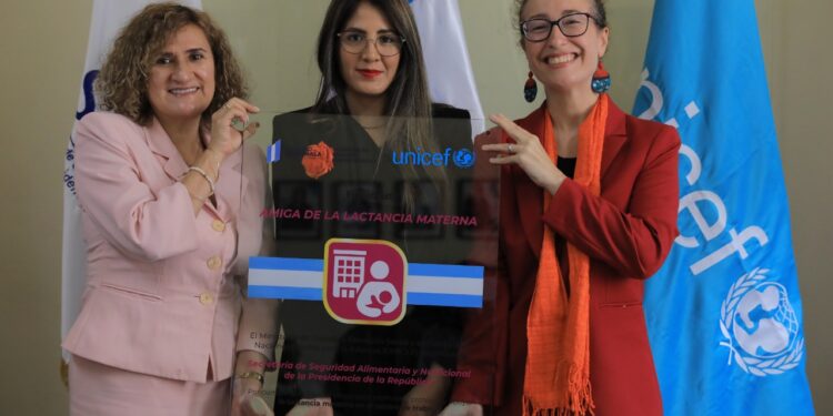 Reconocen a Sesan por fomentar lactancia materna en espacio de trabajo