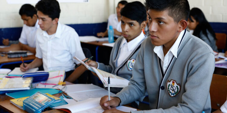 Beca Educación Media hace última acreditación a beneficiarios