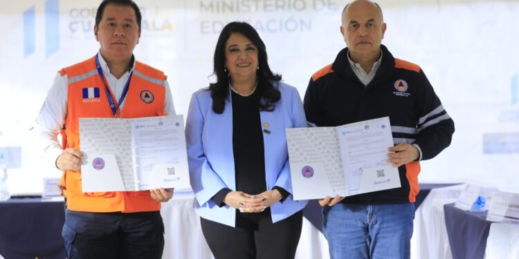 Planes de prevención fortalecerán las acciones de docentes y alumnos ante situaciones de riesgo. /Foto: Marvin García