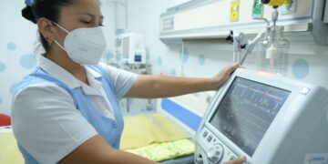 Nueva área de cuidado intensivo será operada por 25 enfermeros. /Foto: Alvaro Interiano