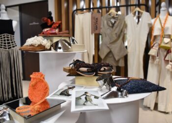 Exponen trabajo de artesanos en el Handmade Fashion Showroom