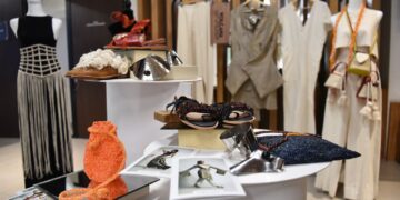 Exponen trabajo de artesanos en el Handmade Fashion Showroom