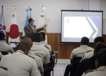 Capacitan a agentes como parte del proyecto Policía Comunitaria fase II