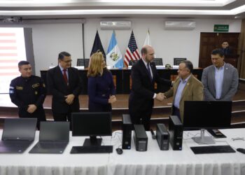 Entregan más de mil equipos de cómputo para fortalecer capacidades técnicas de la PNC