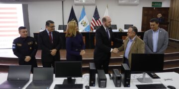 Entregan más de mil equipos de cómputo para fortalecer capacidades técnicas de la PNC