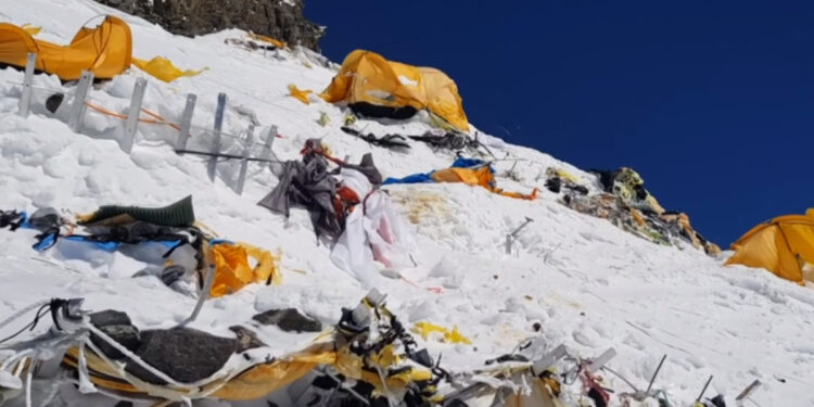 Proyecto internacional movilizará expertos para limpiar el Everest de basura