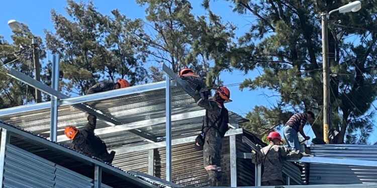 Soldados cumplen plazo para entregar construcción de viviendas en zona 21