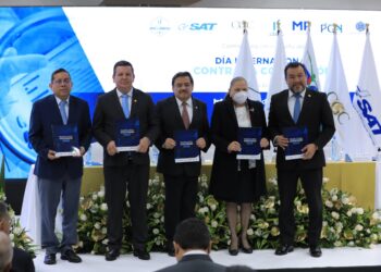 Entregan informe anual sobre lucha anticorrupción