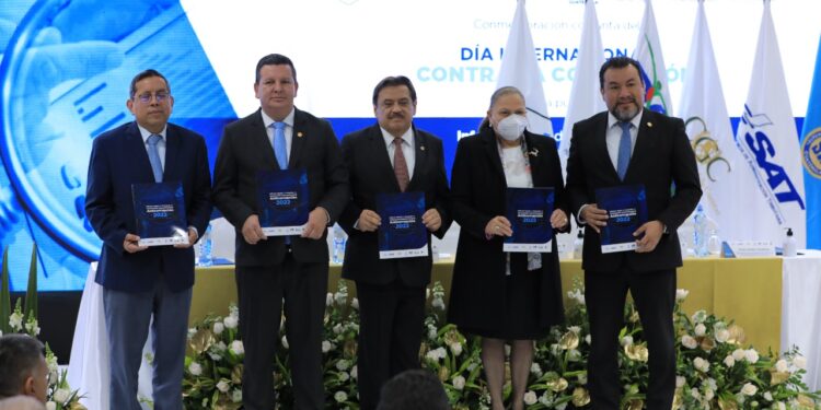 Entregan informe anual sobre lucha anticorrupción