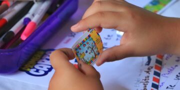 Abren buzón de correo para enviar cartas a Santa Claus