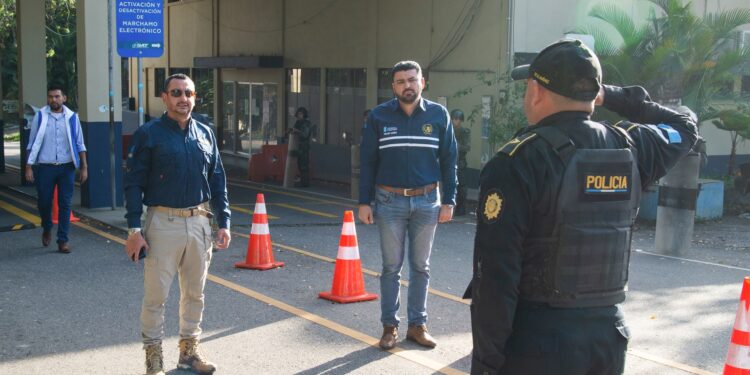 Comisión de alto nivel visita puestos fronterizos en Chiquimula