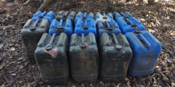 Ejército localiza bidones con posible combustible para aeronave