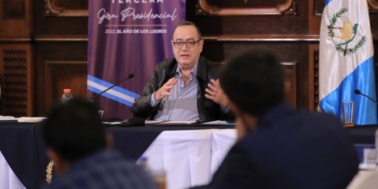 Mandatario Giammattei: “Vamos a seguir trabajando con los 340 alcaldes para llevar desarrollo al país”